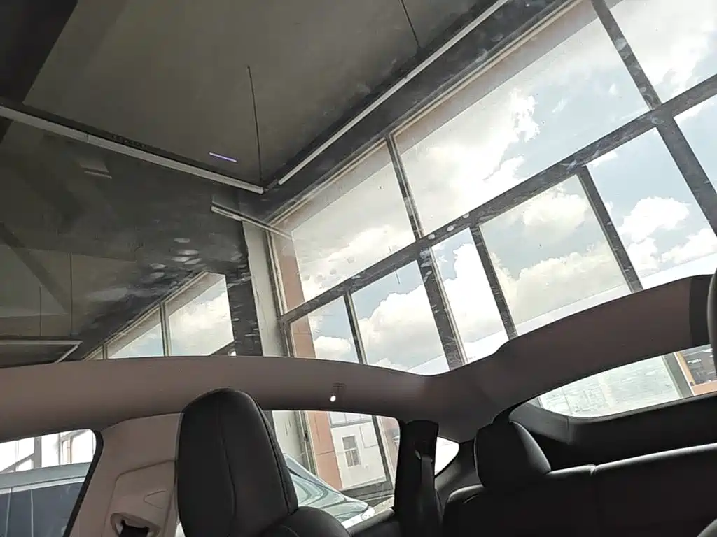 Tesla Model Y — фото 18