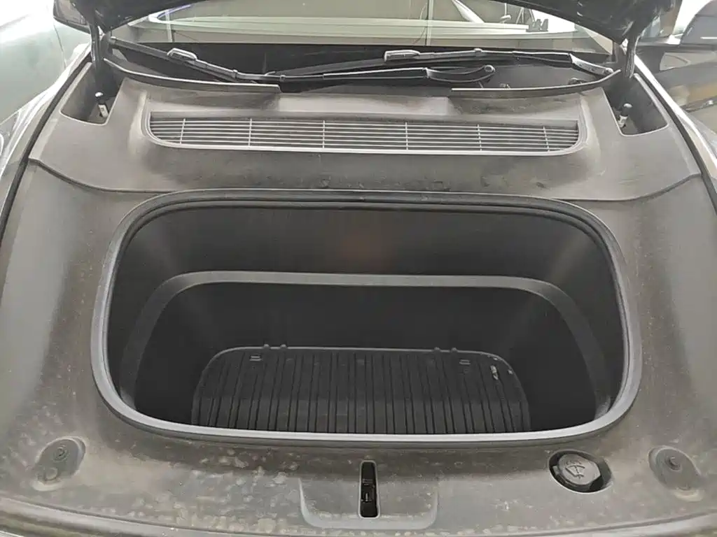 Tesla Model Y — фото 20