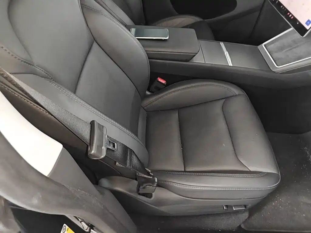 Tesla Model Y — фото 25