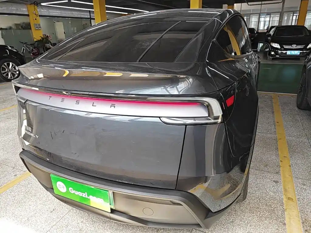 Tesla Model Y — фото 6