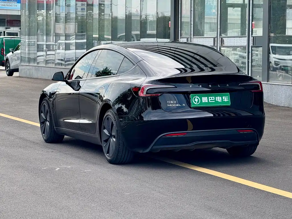 Tesla Model 3 — фото 7