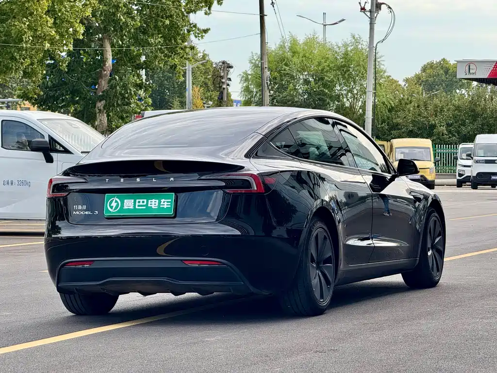 Tesla Model 3 — фото 8