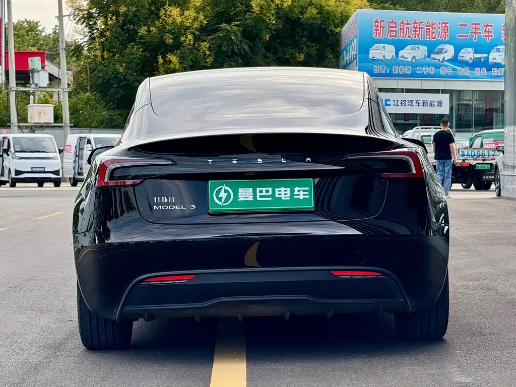 Tesla Model 3 — фото 9
