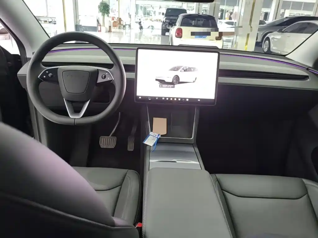 Tesla Model Y — фото 10