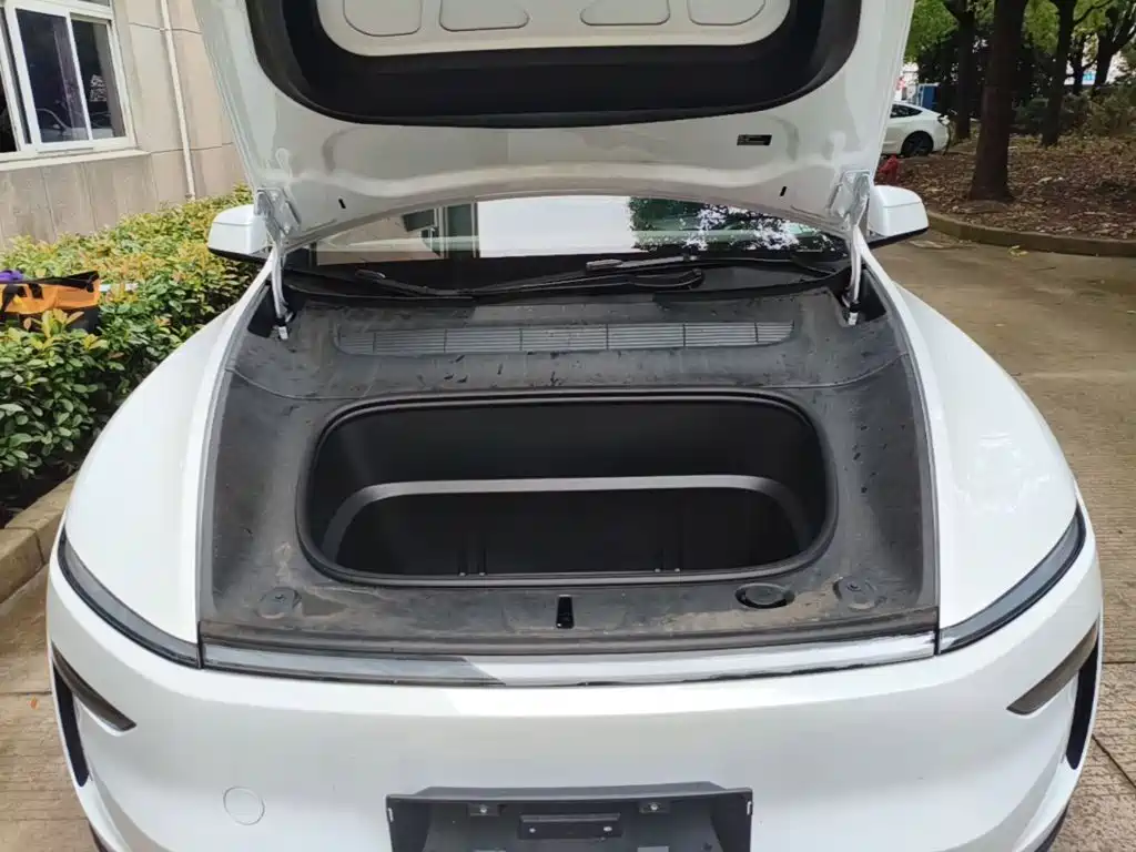 Tesla Model Y L — фото 16