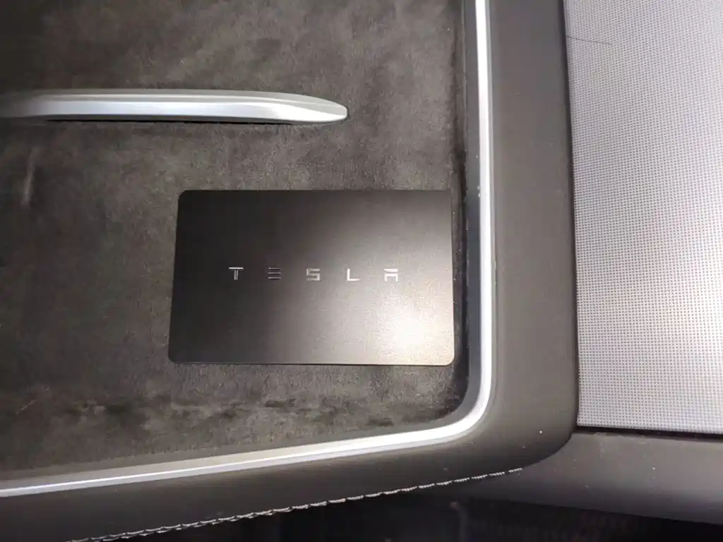 Tesla Model Y L — фото 17