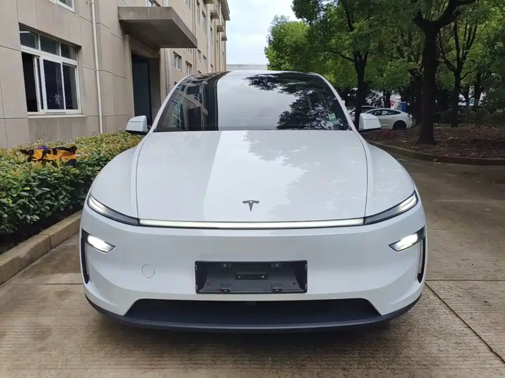Tesla Model Y L — фото 3