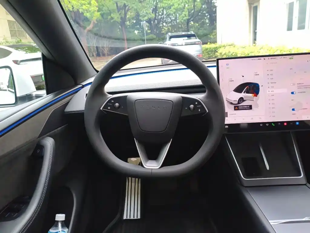 Tesla Model Y L — фото 7