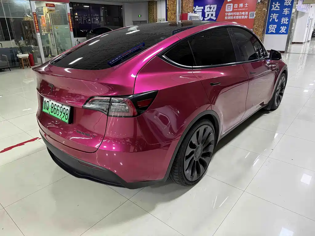 Tesla Model Y — фото 10