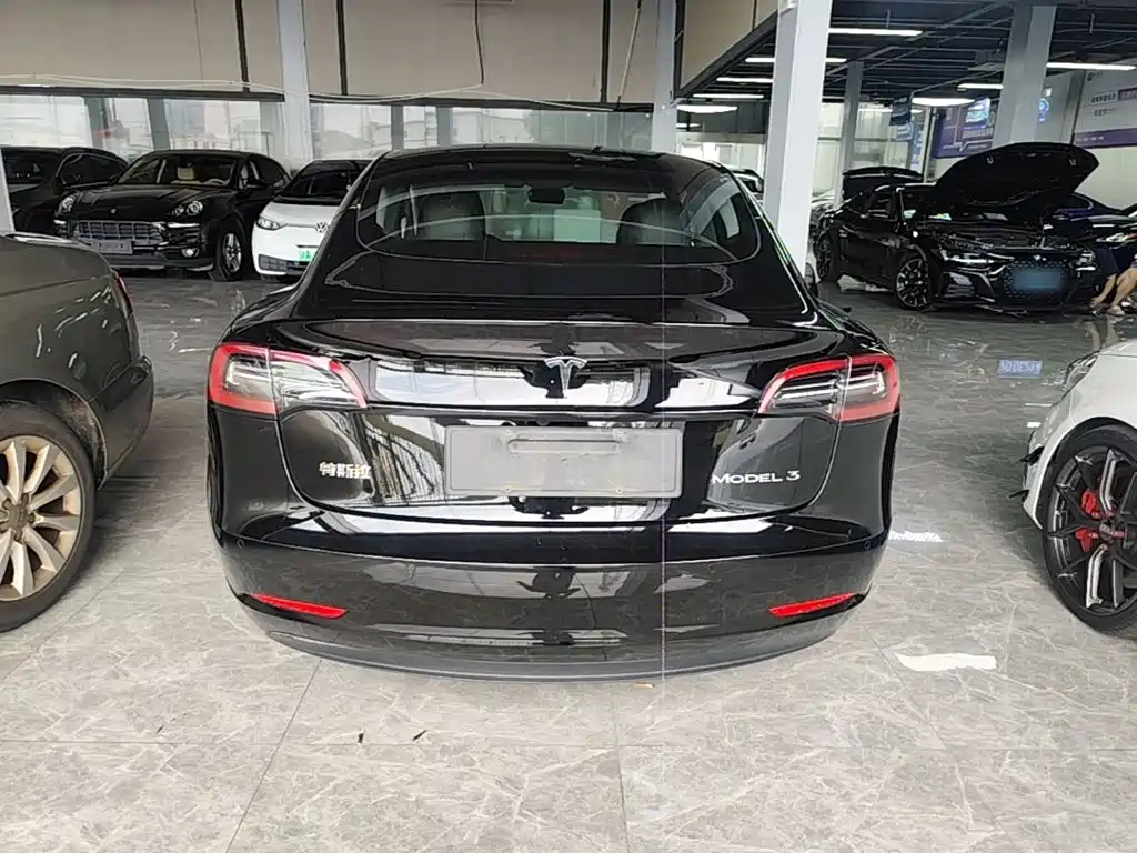 Tesla Model 3 — фото 4