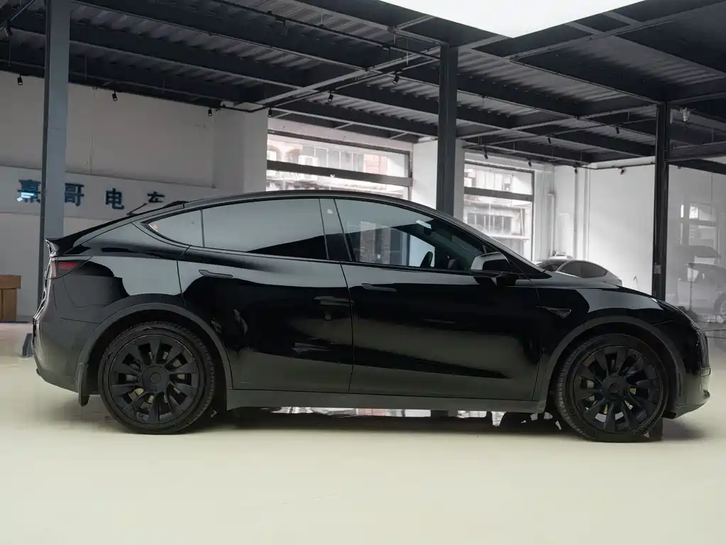 Tesla Model Y — фото 7