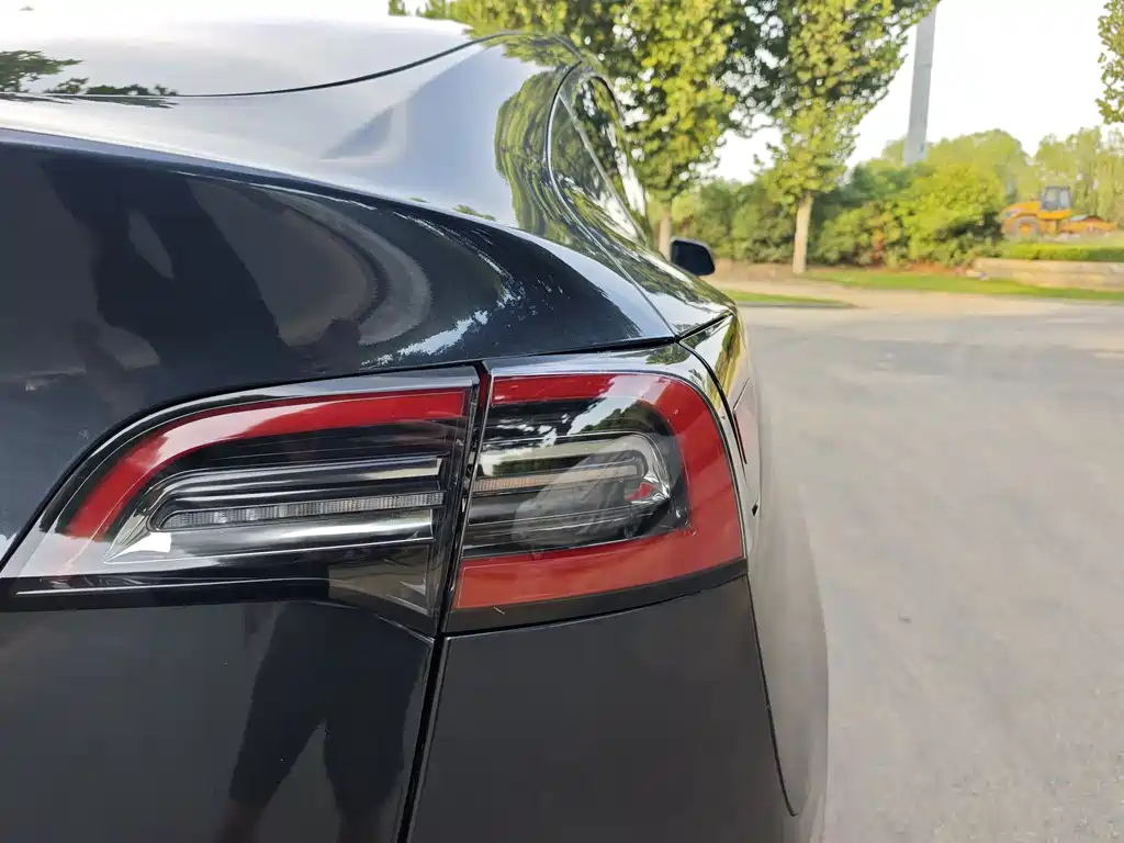 Tesla Model Y — фото 13