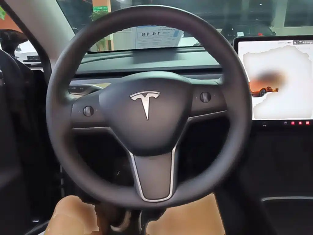 Tesla Model Y — фото 11