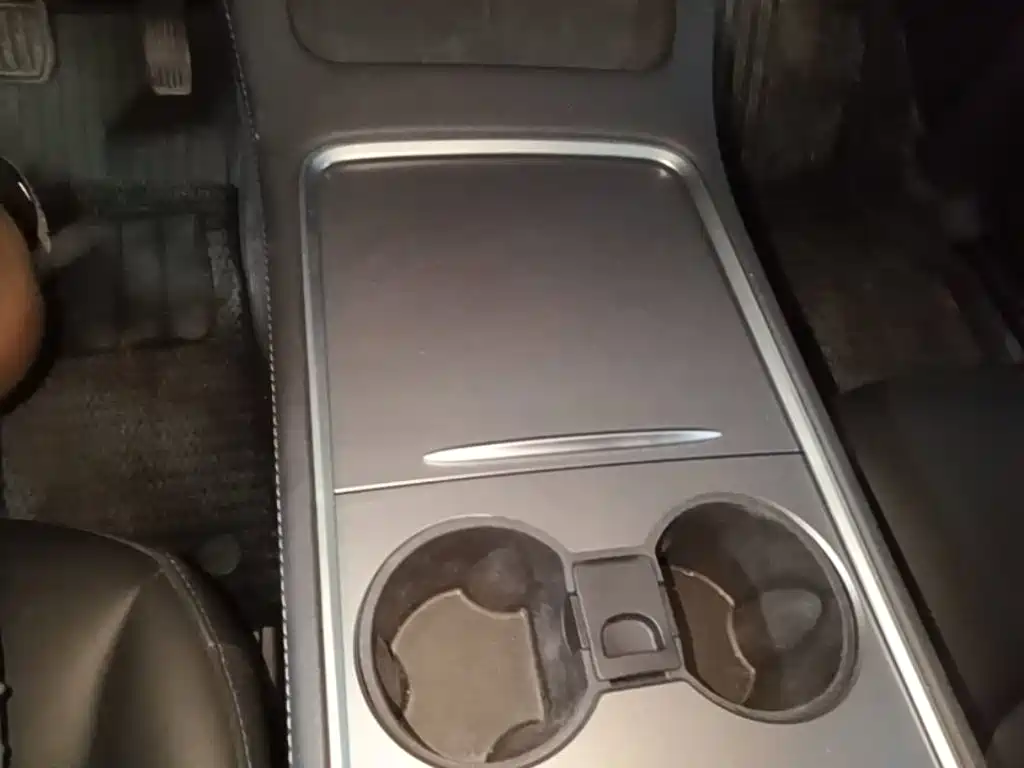 Tesla Model Y — фото 14
