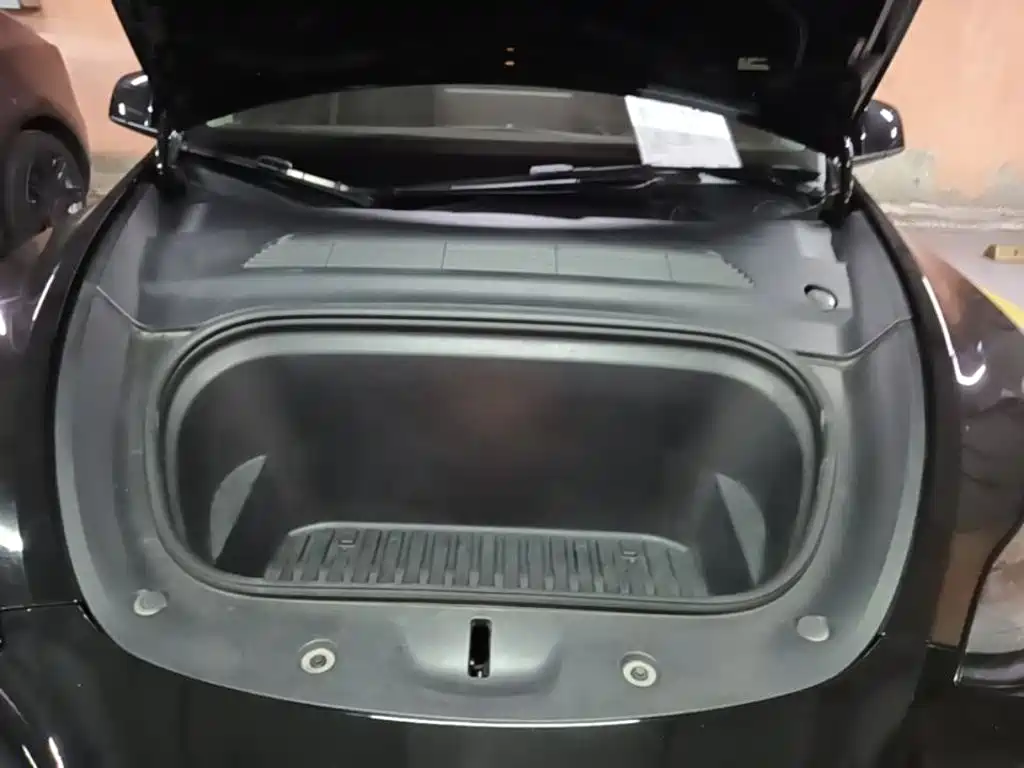 Tesla Model Y — фото 20