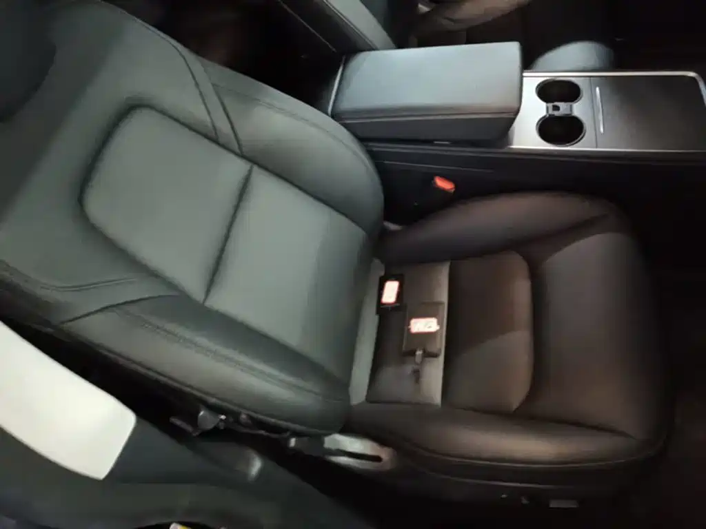 Tesla Model Y — фото 25