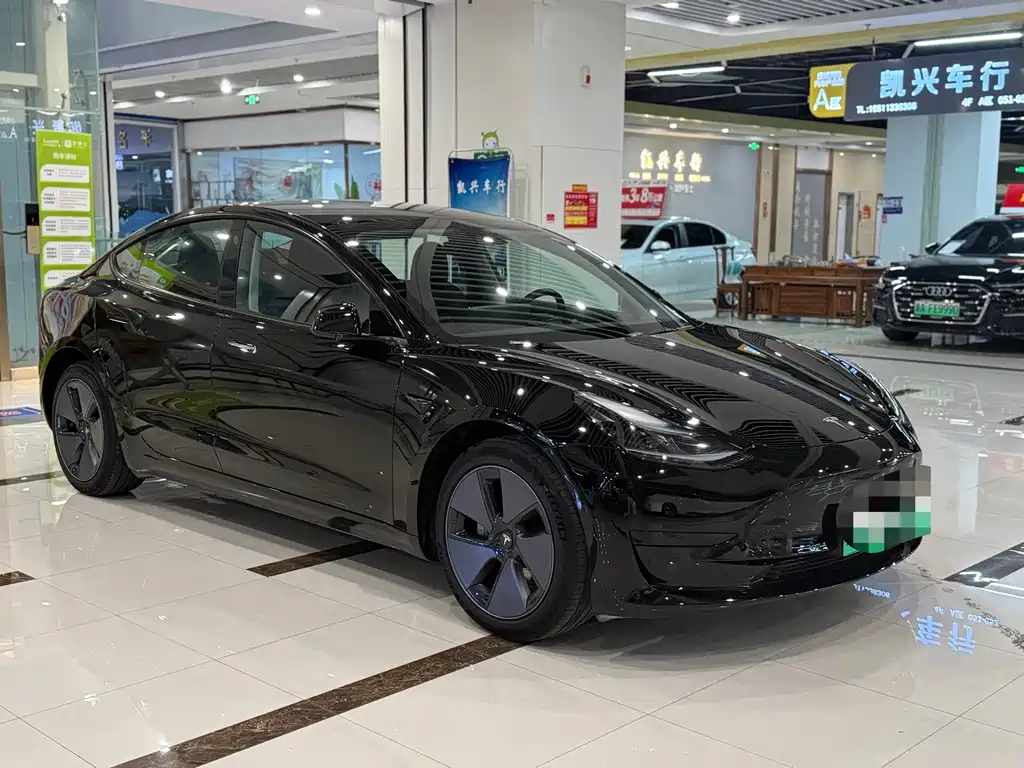 Tesla Model 3 — фото 3