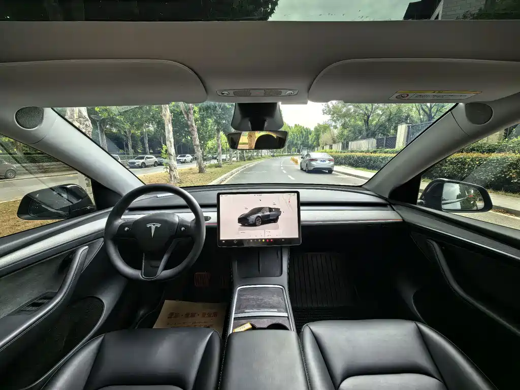 Tesla Model Y — фото 4