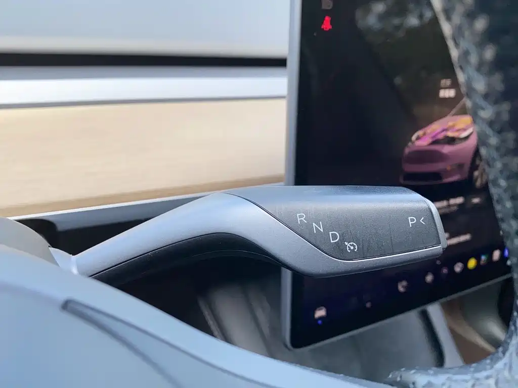 Tesla Model Y — фото 13