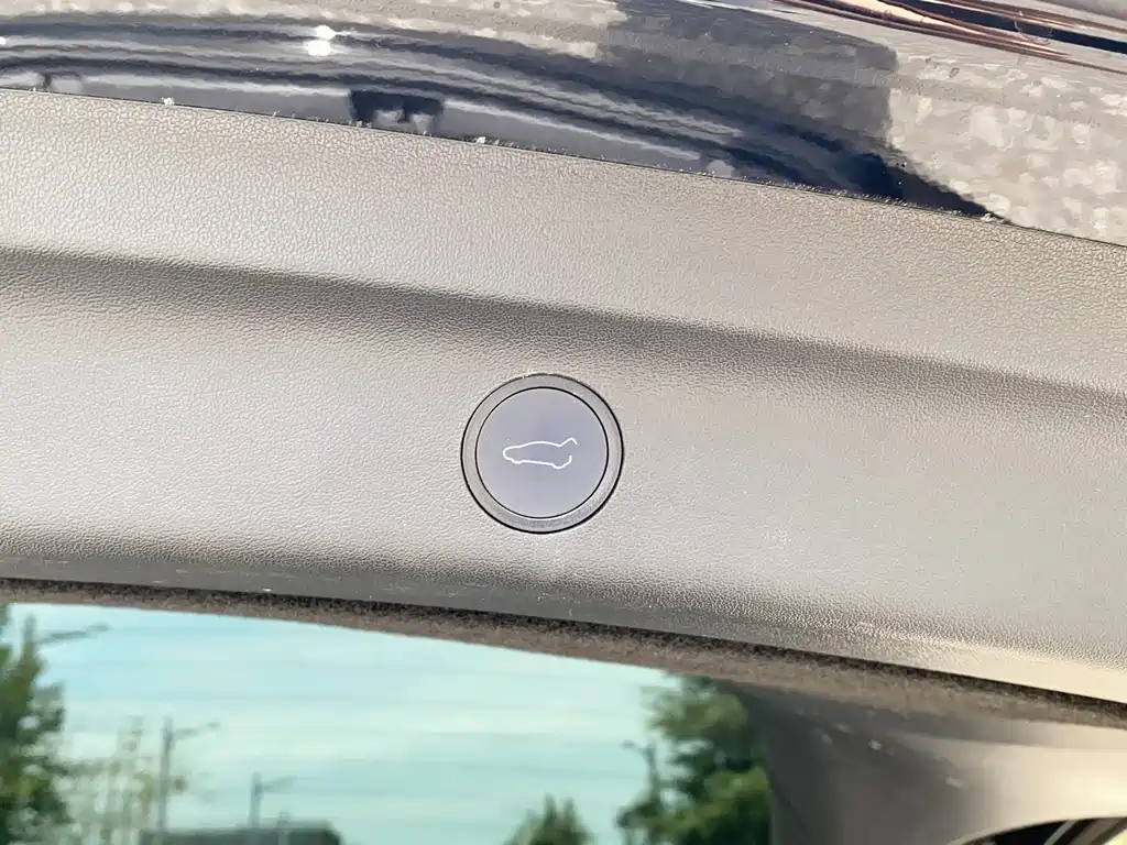 Tesla Model Y — фото 17