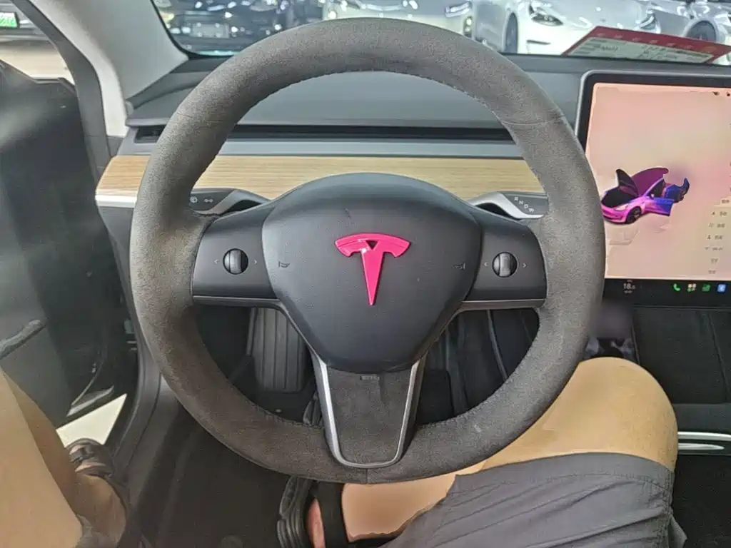 Tesla Model 3 — фото 11