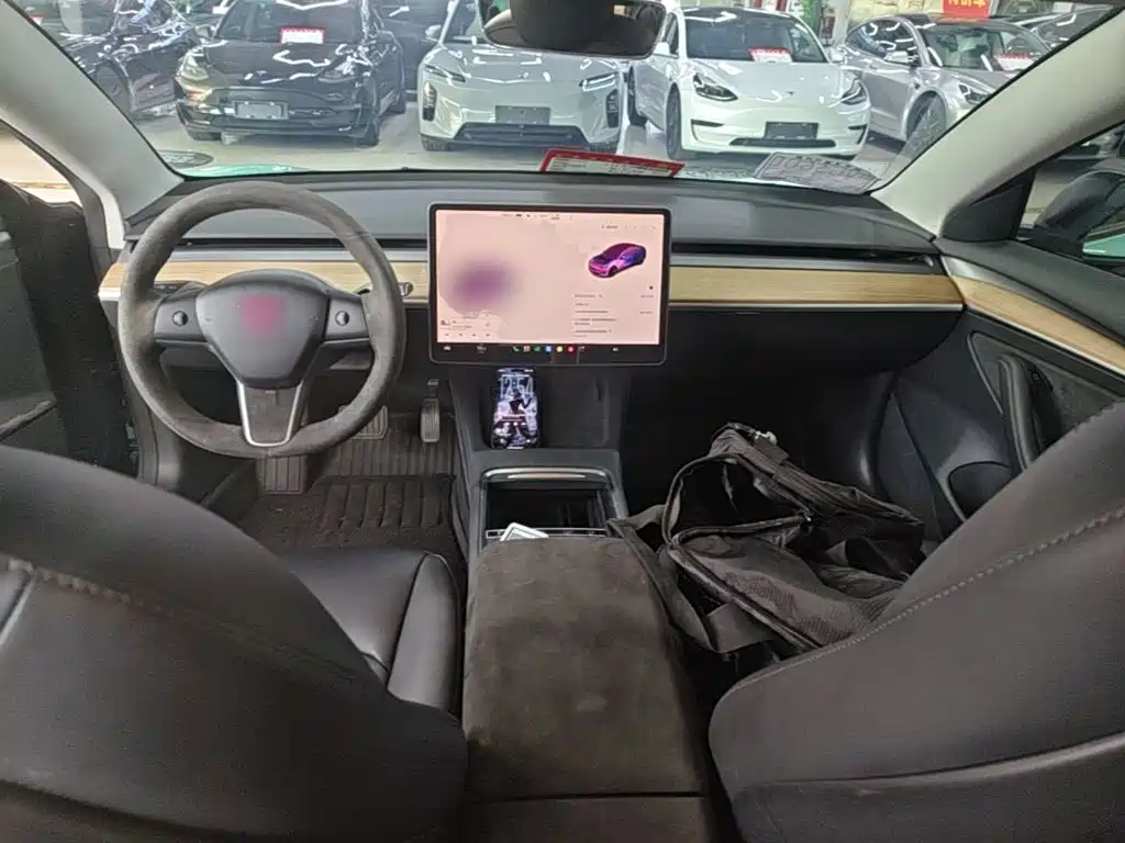 Tesla Model 3 — фото 10