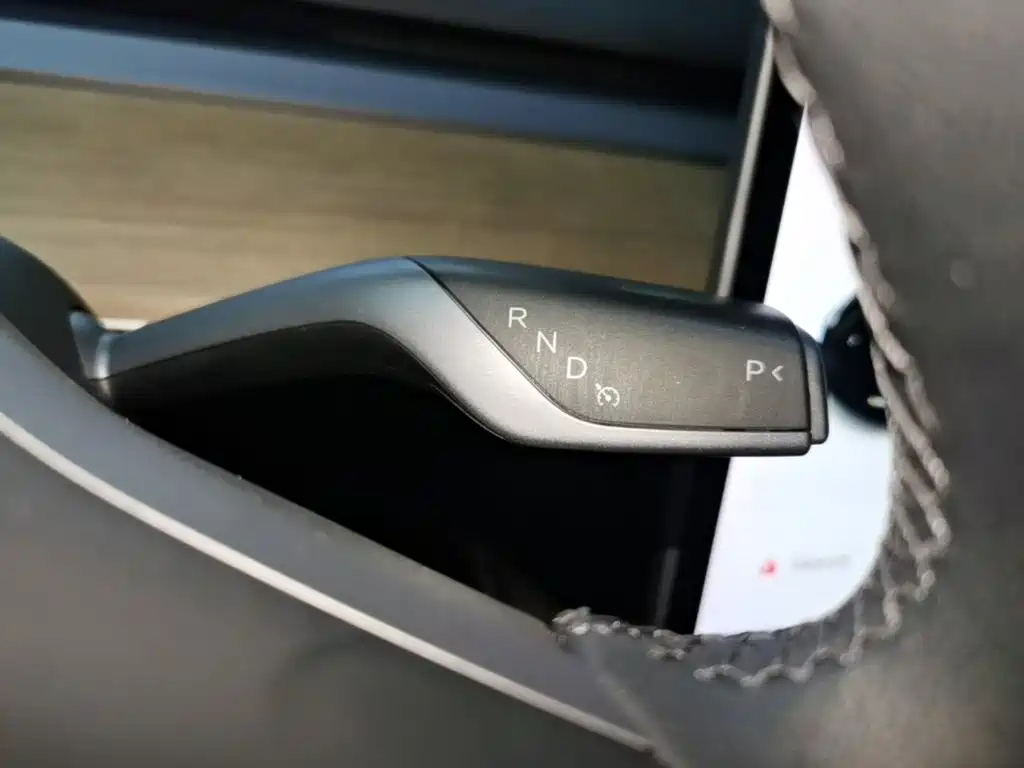 Tesla Model Y — фото 14
