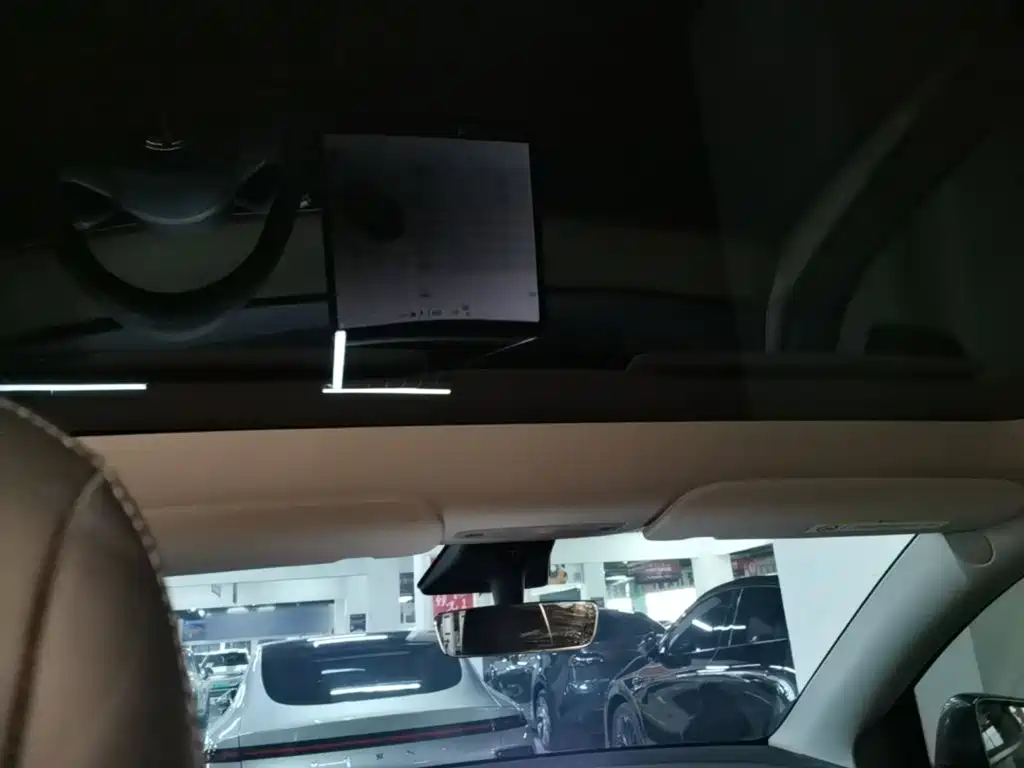 Tesla Model Y — фото 18