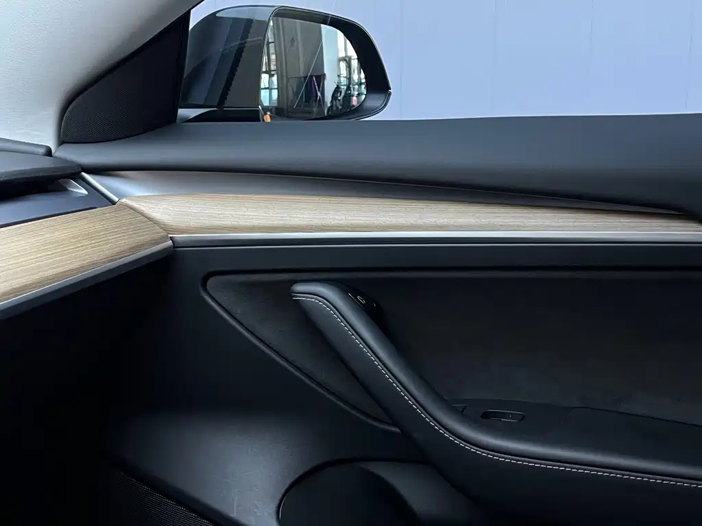 Tesla Model 3 — фото 14