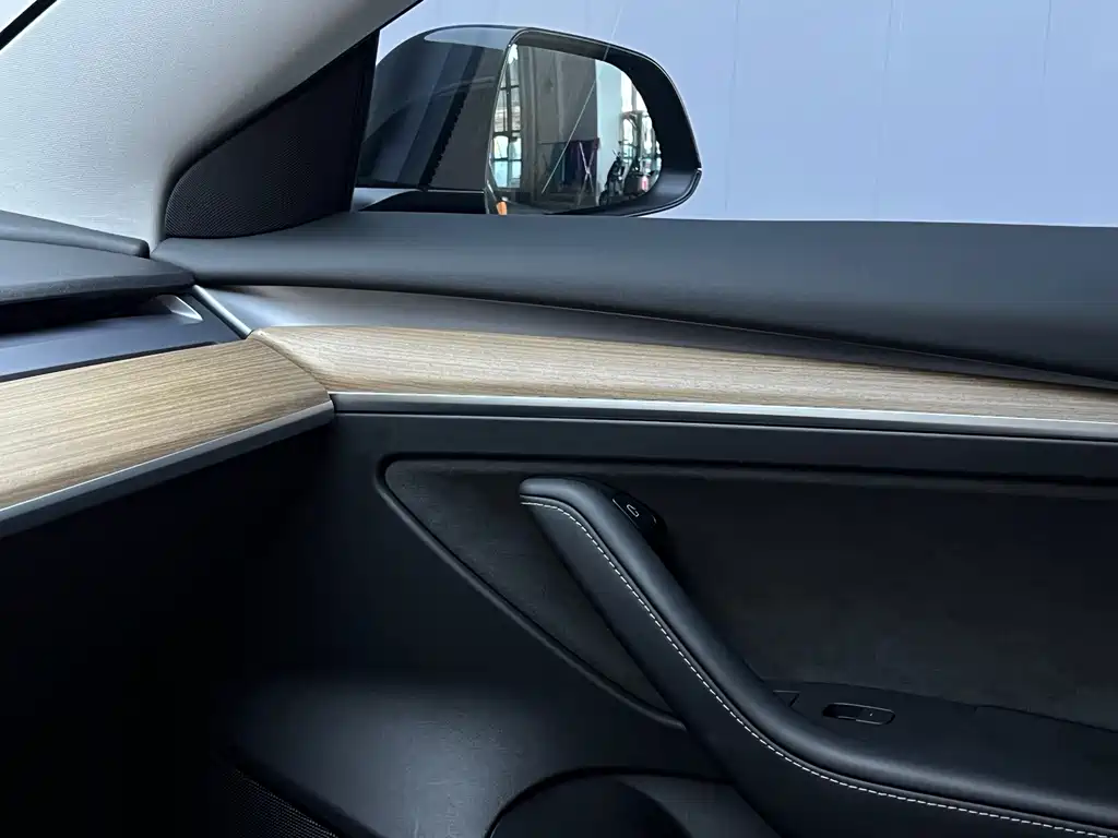 Tesla Model 3 — фото 15