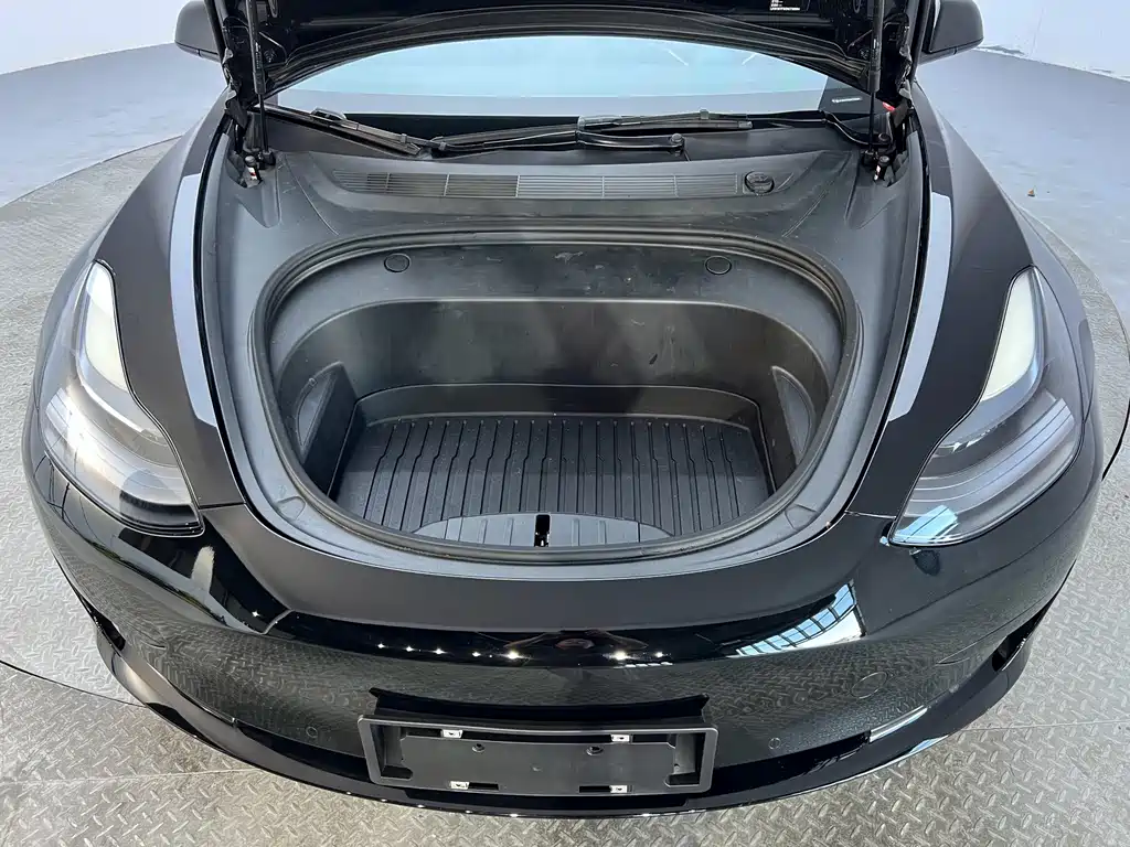 Tesla Model 3 — фото 22