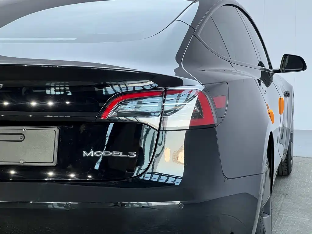 Tesla Model 3 — фото 27