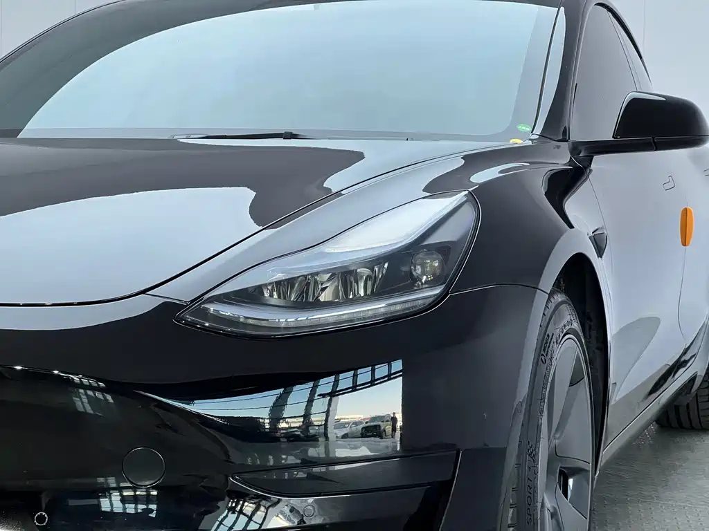 Tesla Model 3 — фото 4