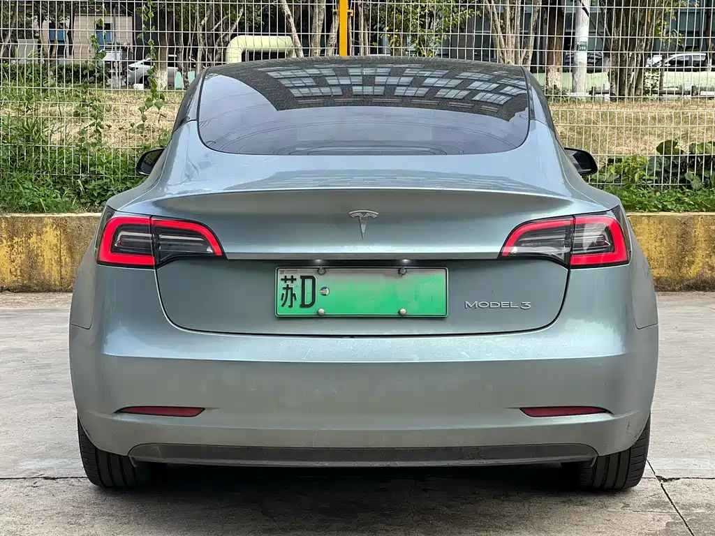 Tesla Model 3 — фото 3