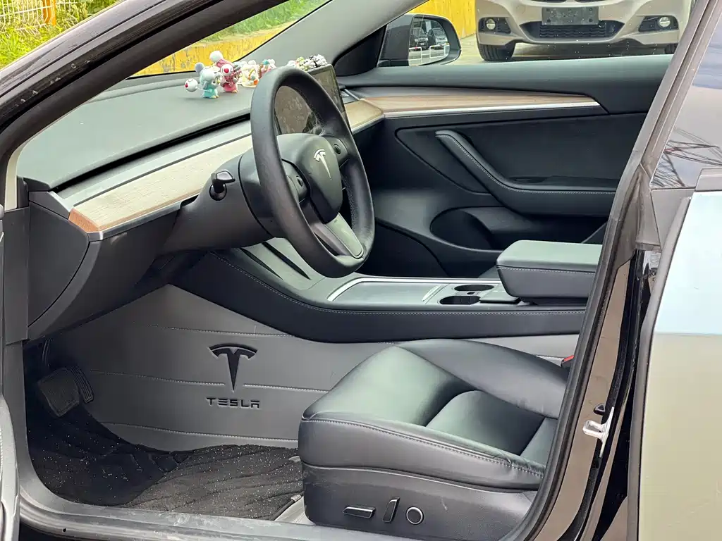 Tesla Model 3 — фото 9