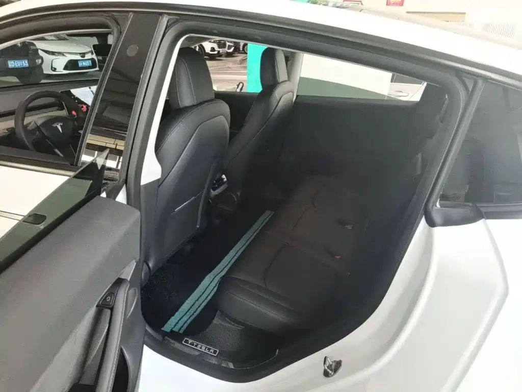 Tesla Model Y — фото 17
