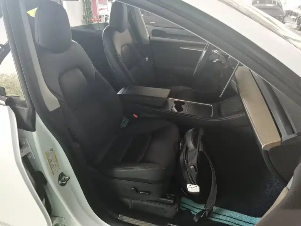 Tesla Model Y — фото 25