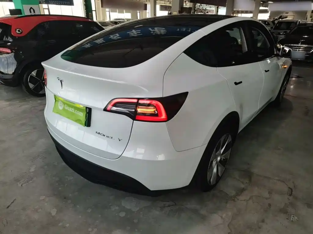 Tesla Model Y — фото 7
