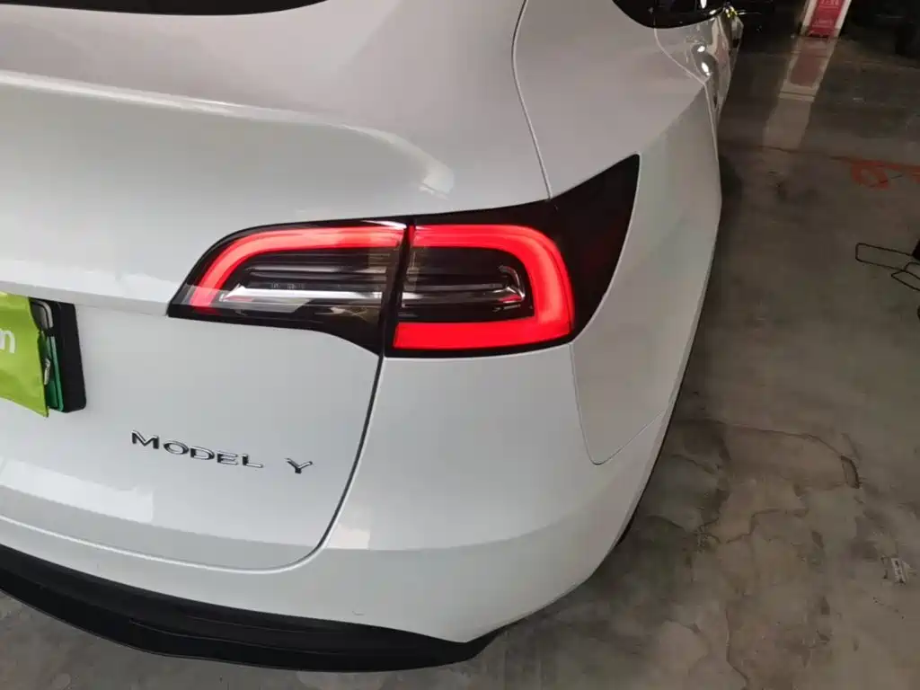 Tesla Model Y — фото 8