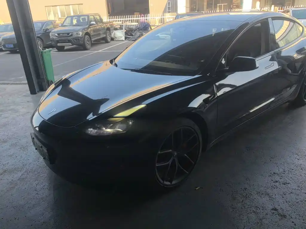 Tesla Model 3 — фото 2
