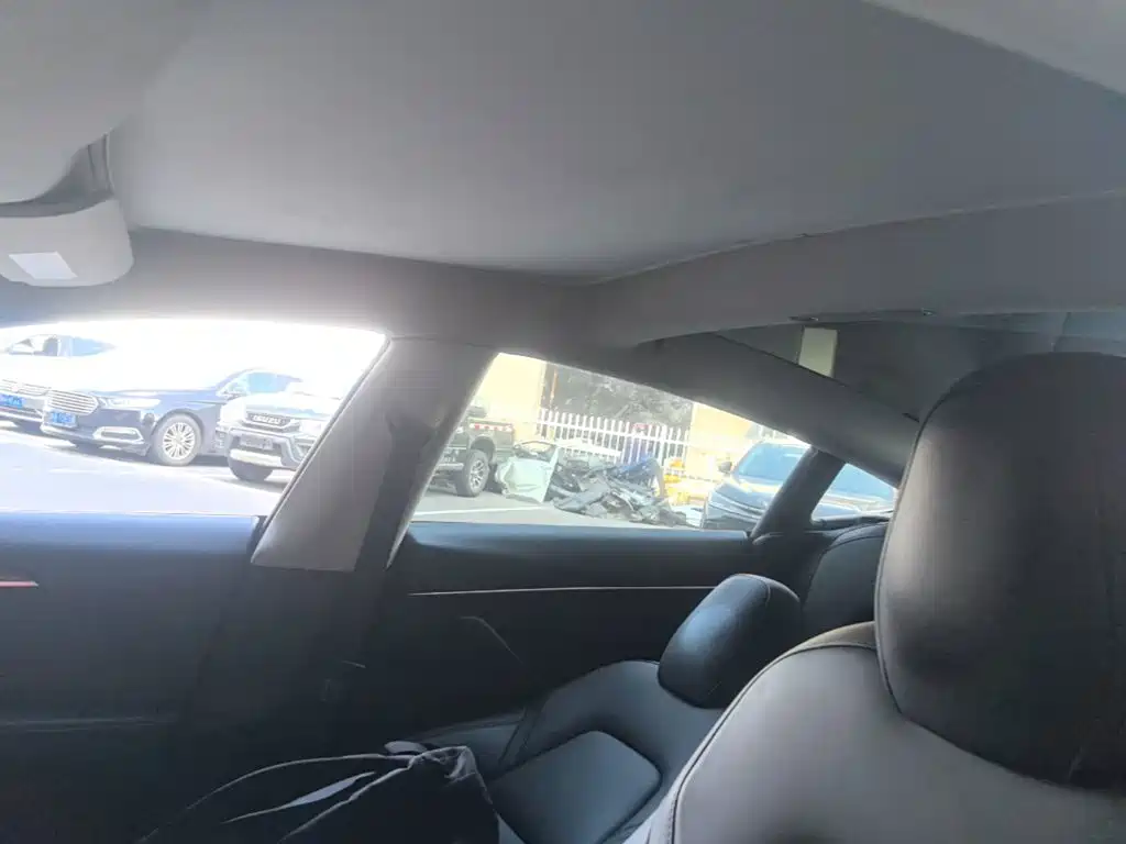 Tesla Model 3 — фото 14