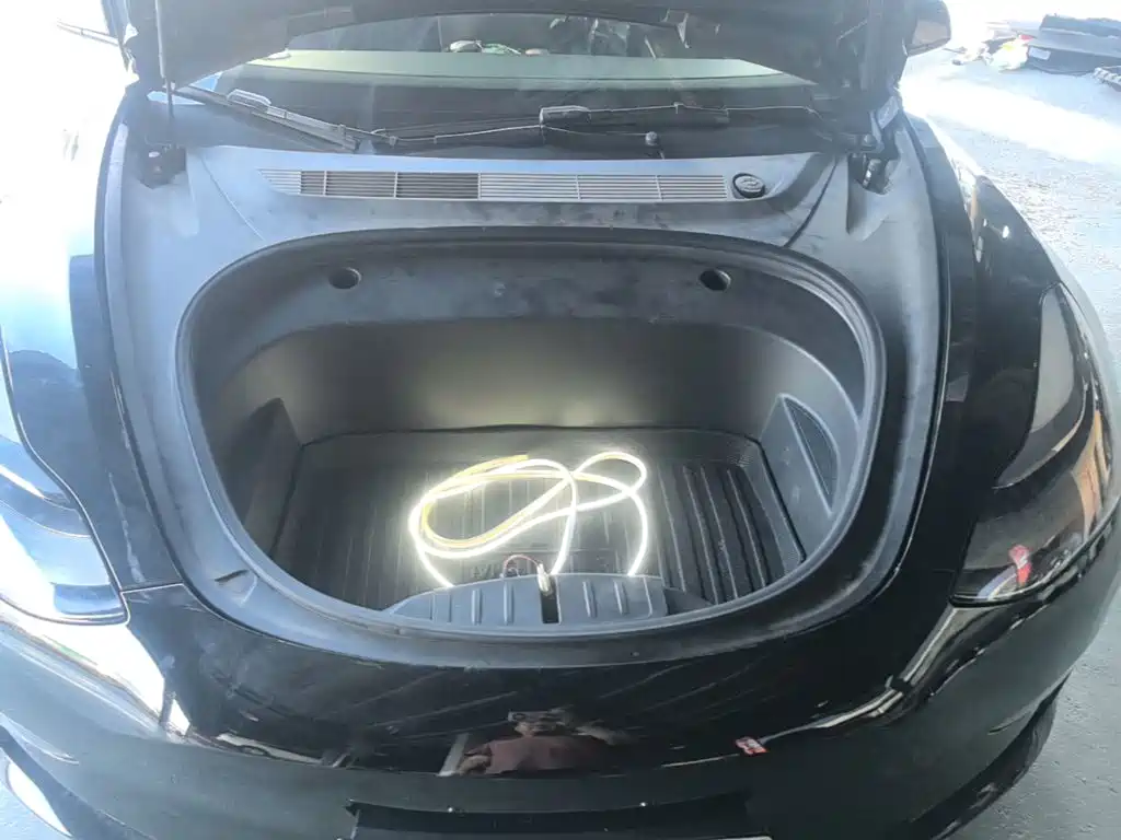 Tesla Model 3 — фото 16