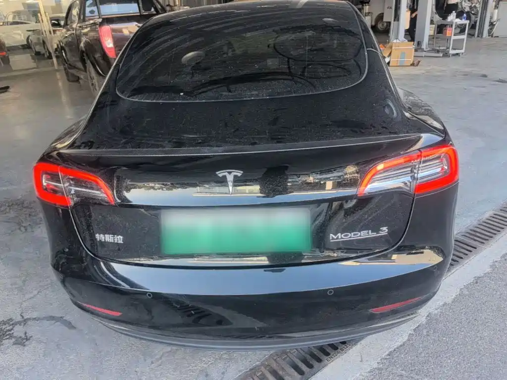 Tesla Model 3 — фото 4