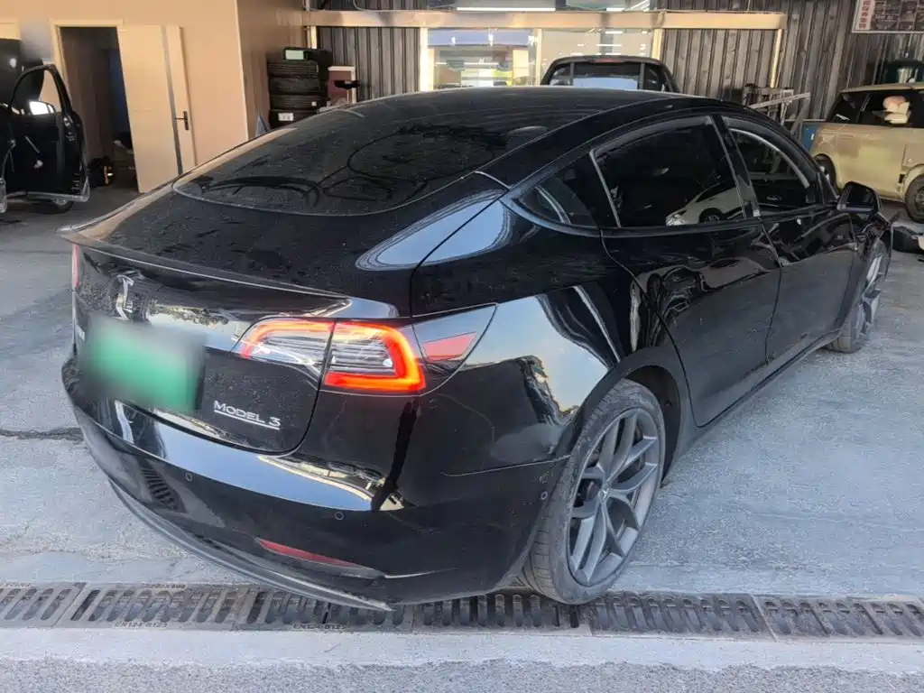 Tesla Model 3 — фото 5