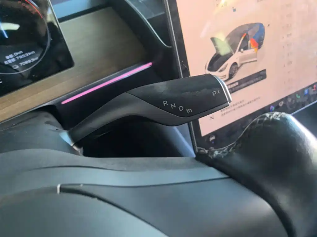 Tesla Model 3 — фото 10