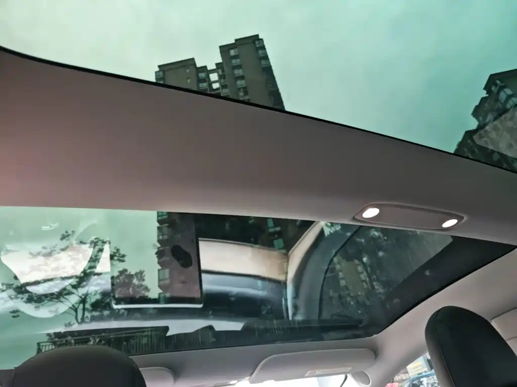 Tesla Model 3 — фото 14