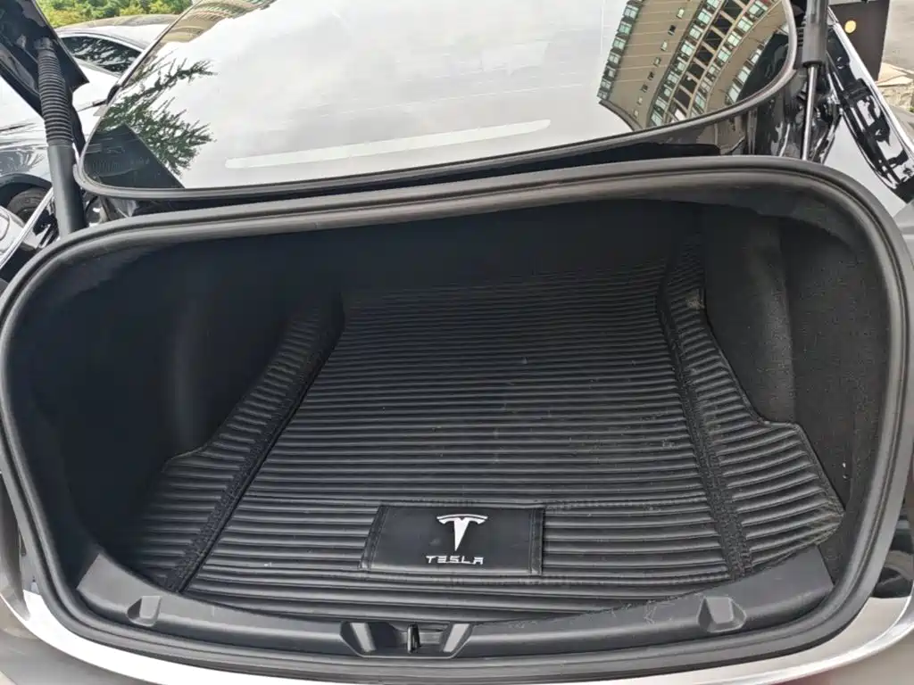 Tesla Model 3 — фото 15