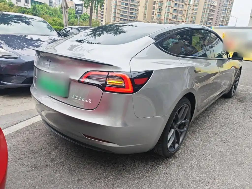 Tesla Model 3 — фото 5