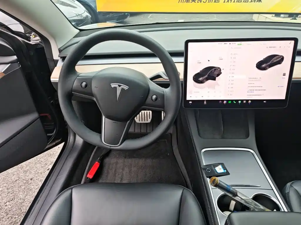 Tesla Model 3 — фото 7
