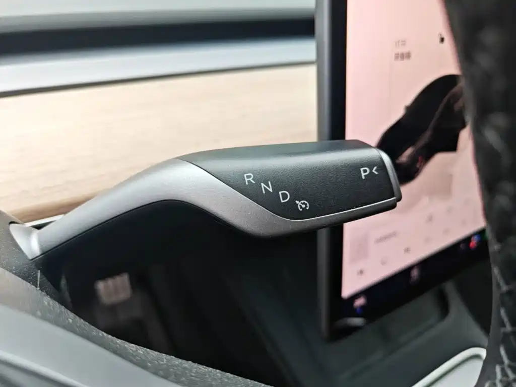 Tesla Model 3 — фото 10